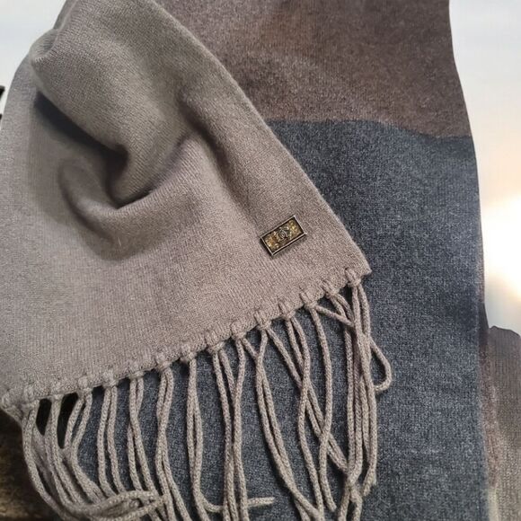 CHANEL CASHMERE MULTICOLOR UNISEX Scarf IN EUC WITH COA - Picture 15 of 15